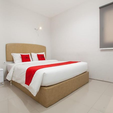 מלון Kapasari Reddoorz Near Pasar Turi Station מראה חיצוני תמונה