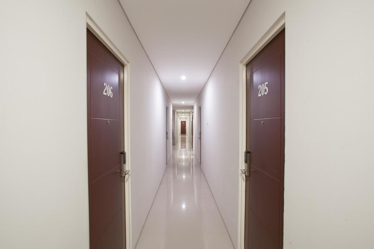 מלון Kapasari Reddoorz Near Pasar Turi Station מראה חיצוני תמונה