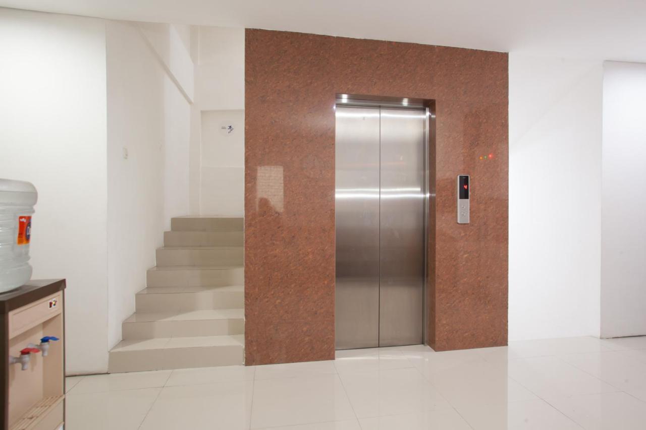 מלון Kapasari Reddoorz Near Pasar Turi Station מראה חיצוני תמונה