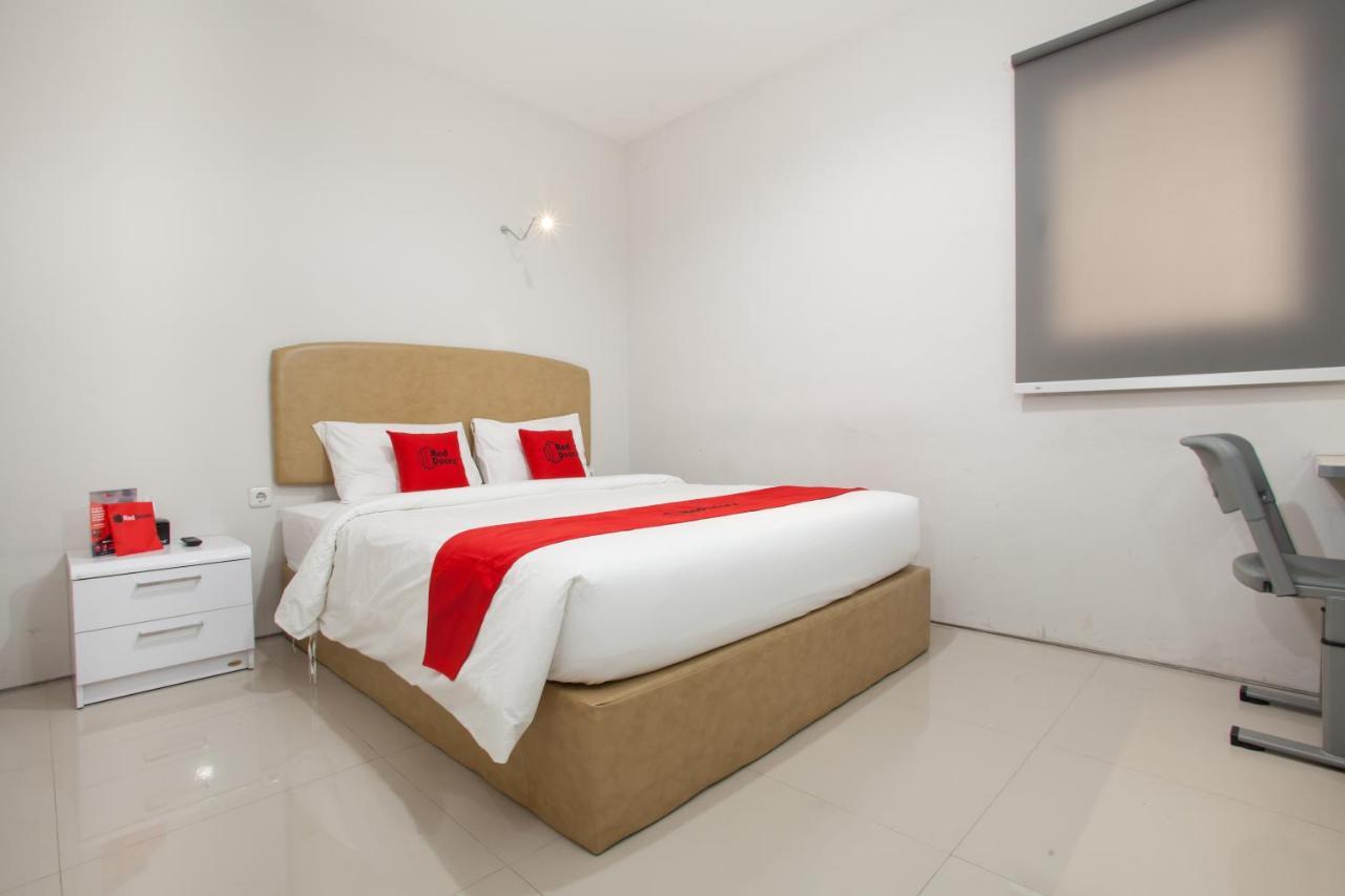 מלון Kapasari Reddoorz Near Pasar Turi Station מראה חיצוני תמונה