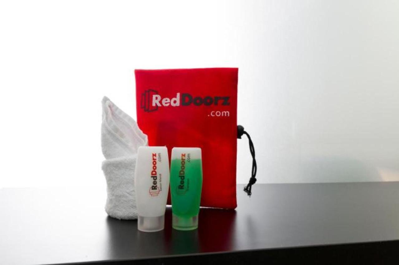 מלון Kapasari Reddoorz Near Pasar Turi Station מראה חיצוני תמונה